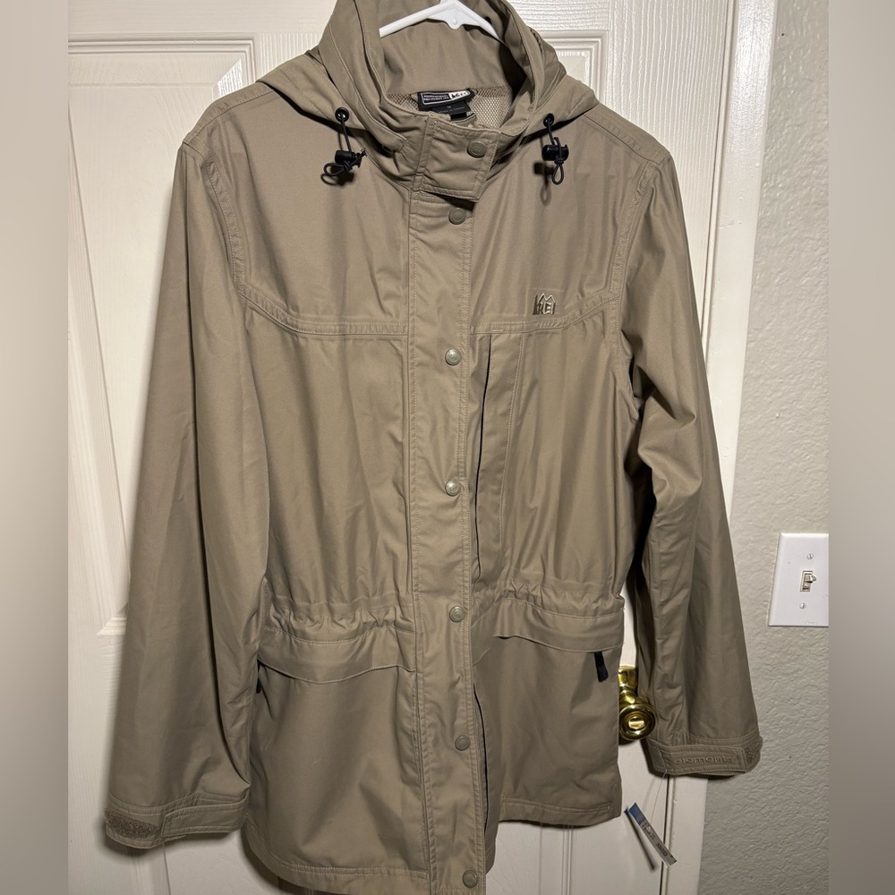 REI CO-OP Women’s Rain Jacket Size Medium